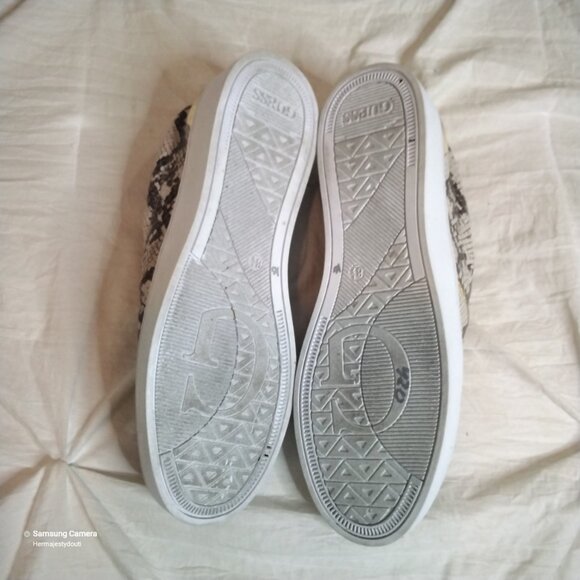 Guess Faux Snakeskin Slip-On Sneakers WOMENS Shoe Gold Trim Tan Brown GUC 8.5M - Picture 8 of 15